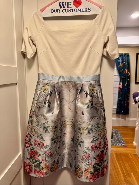 Ted Baker Dresses & Skirts - Ted Baker Ivory Crewneck Top with Pink Tag Detail